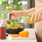 Диспенсер прозорий для оливкової олії та соусів Gastro Plast 1000 мл - Зображення 3